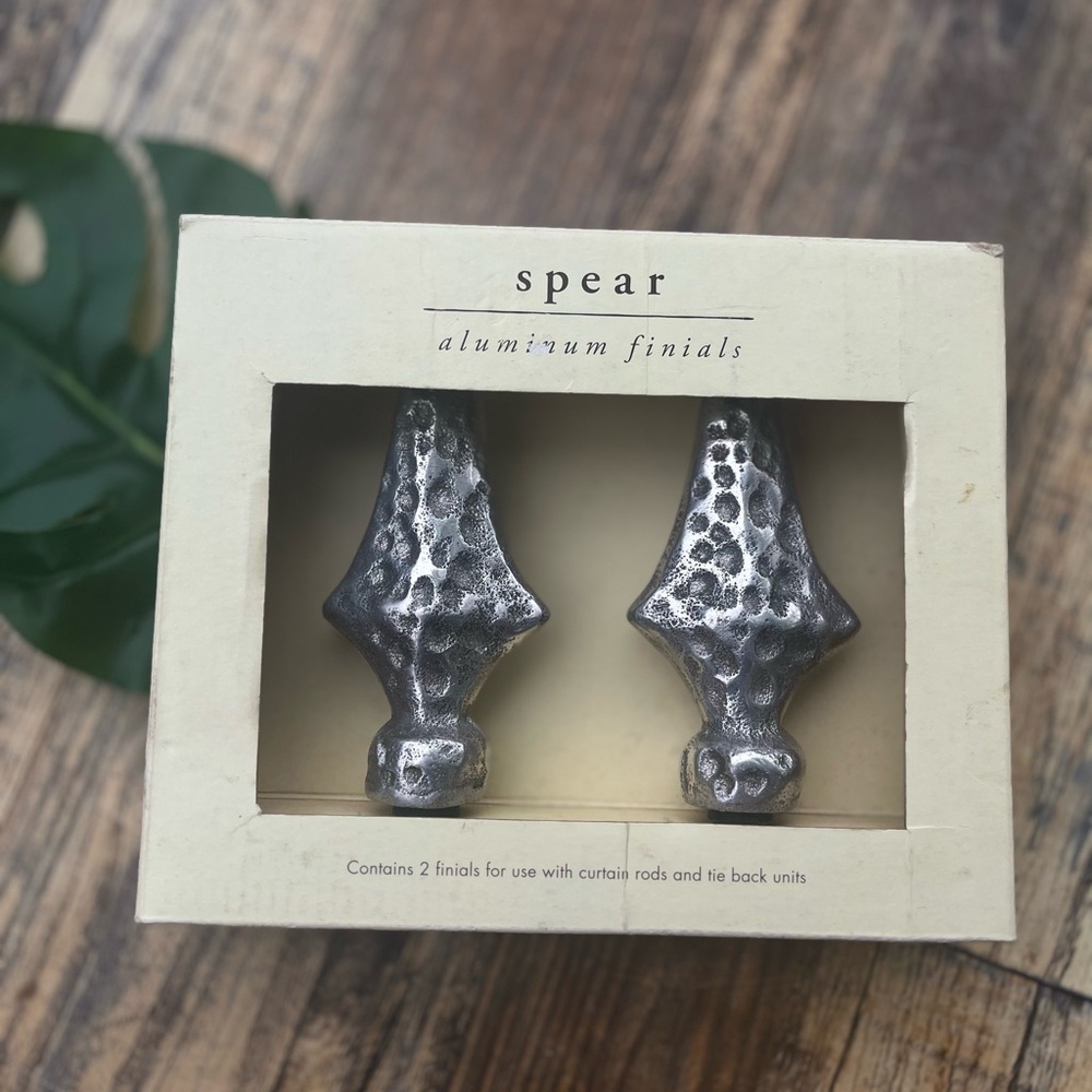 ALUMINUM SPEAR HAMMERED FINIALS CURTAIN ROD ENDS SILVER TONED NIB